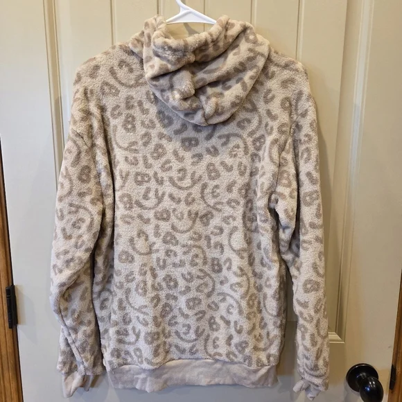Bluey Women’s Graphic Pullover Hoodie Sweatshirt Tan Leopard Print Fuzzy XS - Picture 7 of 12